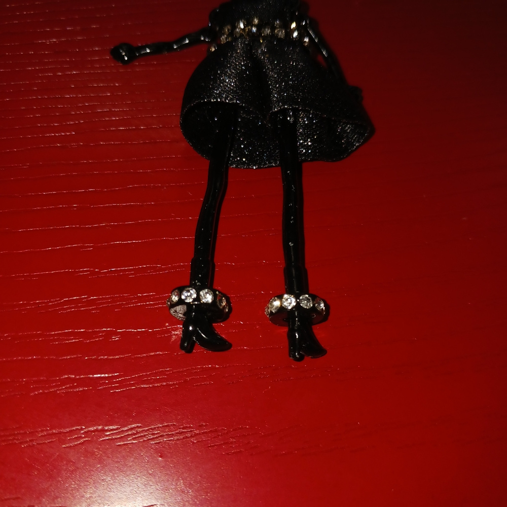 Stylish Lady Keychain - Picture 7 of 7
